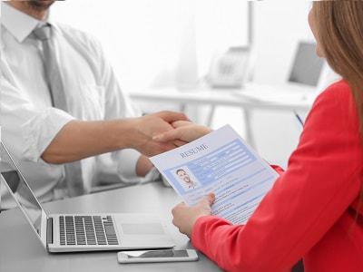 Jak czytać ogłoszenie o pracę, by napisać idealne CV?