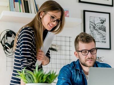 Twój szef cię sprawdza, nawet jeśli myślisz, że tak nie jest. Oto popularne sposoby kontroli