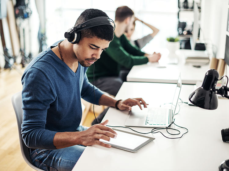 Káº¿t quáº£ hÃ¬nh áº£nh cho listening to music while working