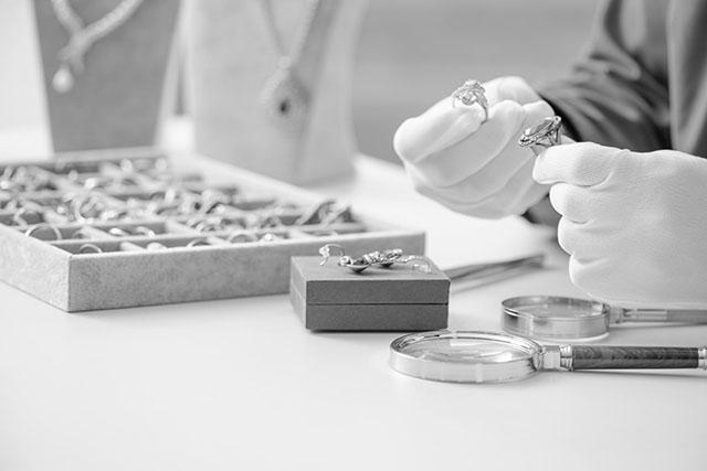 Le luxe français à la recherche d’artisans